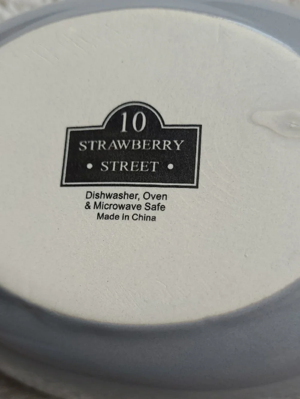 NWOT-Small Gray Casserole Dish with Lid.